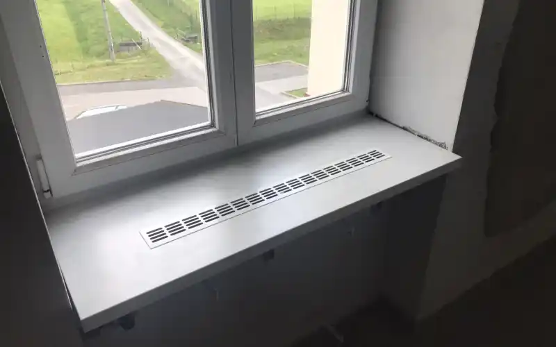 Dodávka a montáž HPL parapetů na konzolích OÚ Bělotín