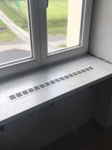 Dodávka a montáž HPL parapetů na konzolích OÚ Bělotín